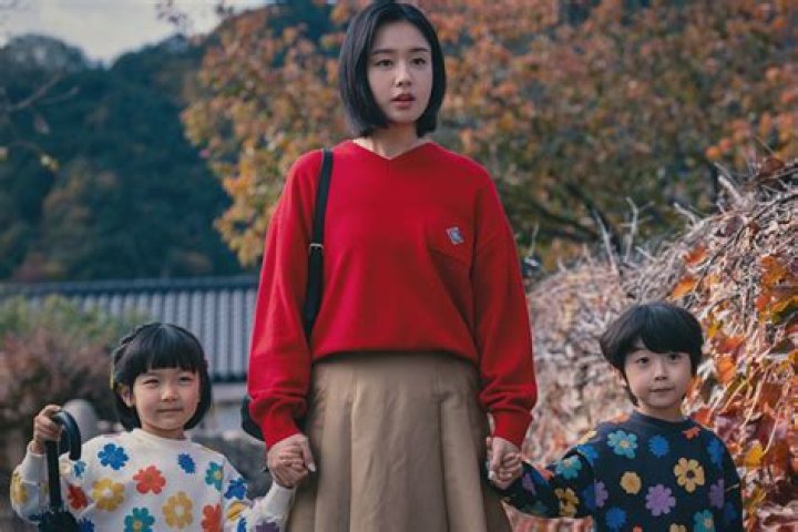 Ahn Eun Jin as Mi-joo in the Good Bad Mother Ahn Eun Jin as Mi-joo in the Good Bad Mother