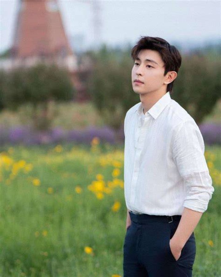 Deng Lun Biography