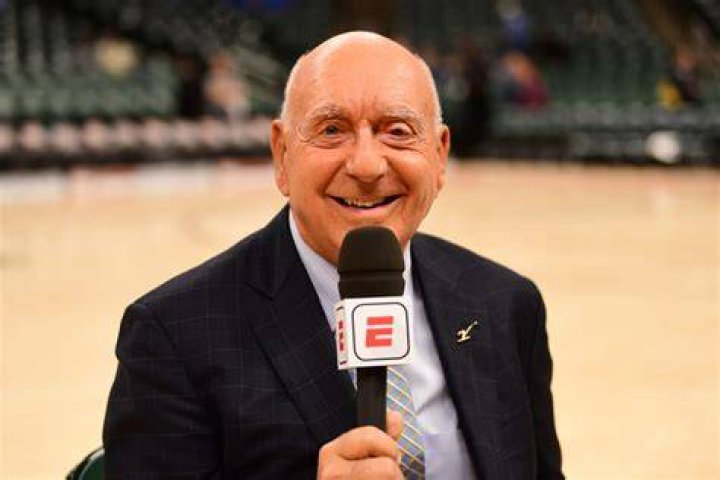 Does Dick Vitale have a son? Who are Dick Vitale's daughters? 1 Dick Vitale