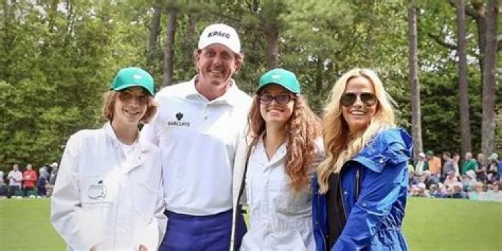 Does Phil Mickelson have a son that plays golf? Meet Evan Samuel Mickelson 1 Evan Samuel Mickelson