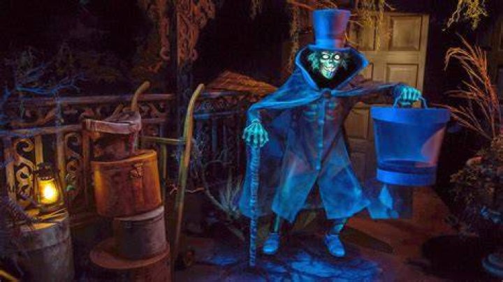 haunted mansion hatbox ghost