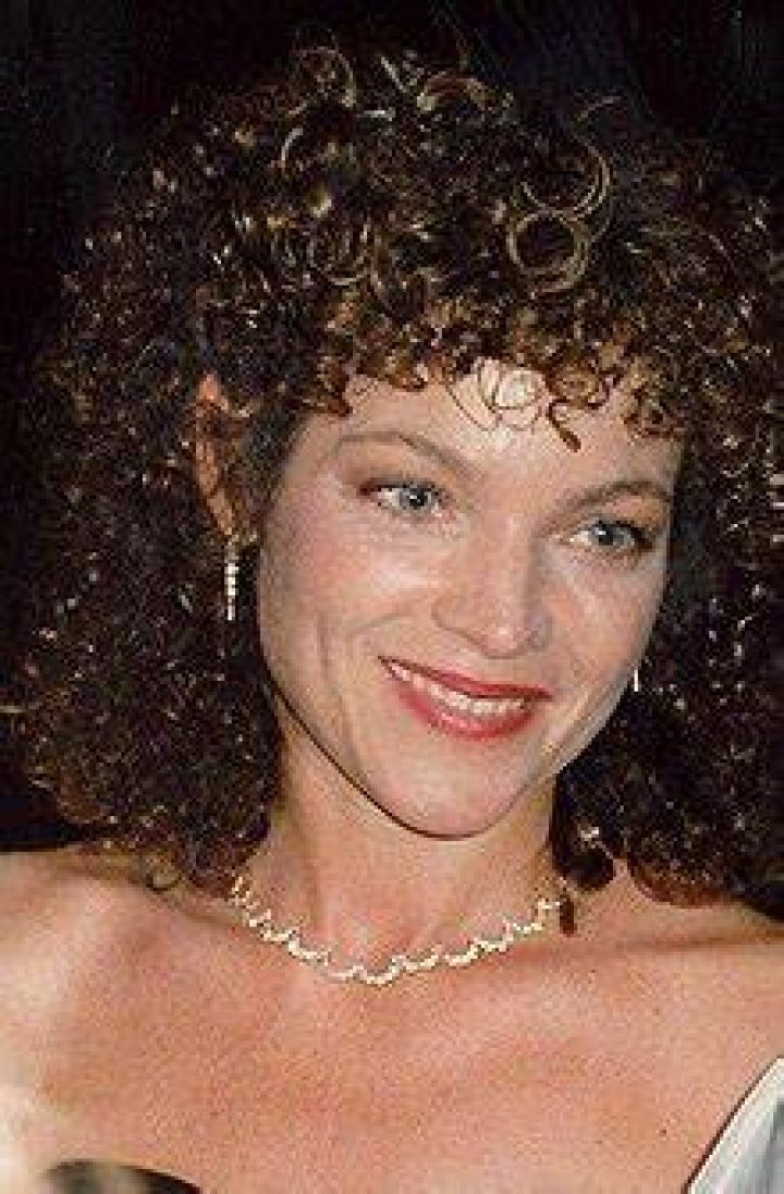 
How Much Money Does Amy Irving Make? Latest Income Salary
