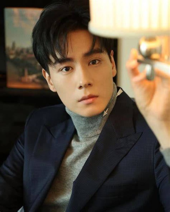 Hu Yi Tian Biography