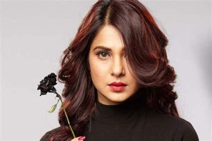 Jennifer Winget Bra Size, Age, Weight, Height, Measurements