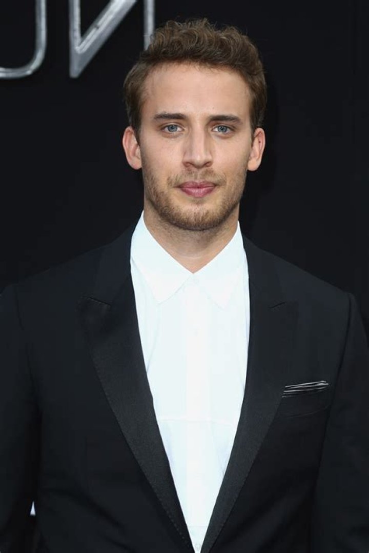 Jonas Bloquet Net Worth