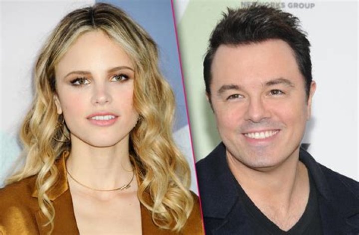 Seth MacFarlane (l) and Halston Sage (r) in The Orville (2017)
